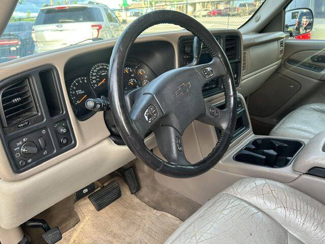 2005 Chevrolet Tahoe LT - Image 4